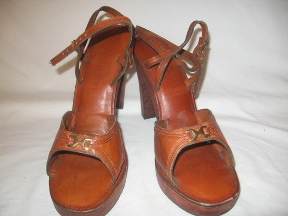 1970's Shoes/Baretraps 1970's Size 6 Wood/Leather | Etsy