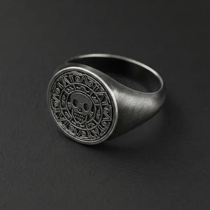Pierścień z azteckim kamieniem słonecznym, pierścień z aztecką monetą, pierścień unisex, pierścień z grawerowaną czaszką, pierścień z azteckim kamieniem kalendarzowym, biżuteria z czaszką dla mężczyzn i kobiet