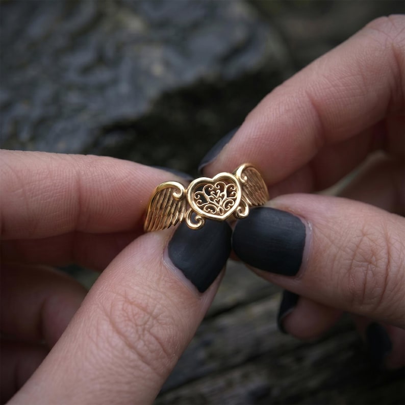 Anello a forma di cuore con ali d'angelo, anello a forma di cuore in argento sterling, gioiello in filigrana, anello con angelo custode, anello di promessa romantico, regalo per lei immagine 1