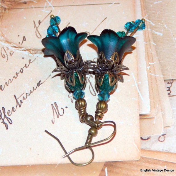 Boucles d'oreilles fleur bleu paon, boucles d'oreilles fleur peintes à la main, boucles d'oreilles style vintage Boho Drop Dangle, boucles d'oreilles bleu sarcelle, cadeau de fête des mères