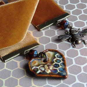 Bee Bookmark, Vintage Ceramic Honey Bee Velvet Bookmark, Unique Gift for Book Lover/Bee Lover