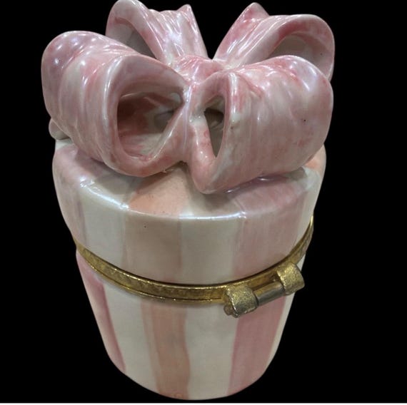 Vintage Hermitage Pottery Bow Trinket Box – Pink & White Hinged Keepsake – Romantic Vanity Decor View 2