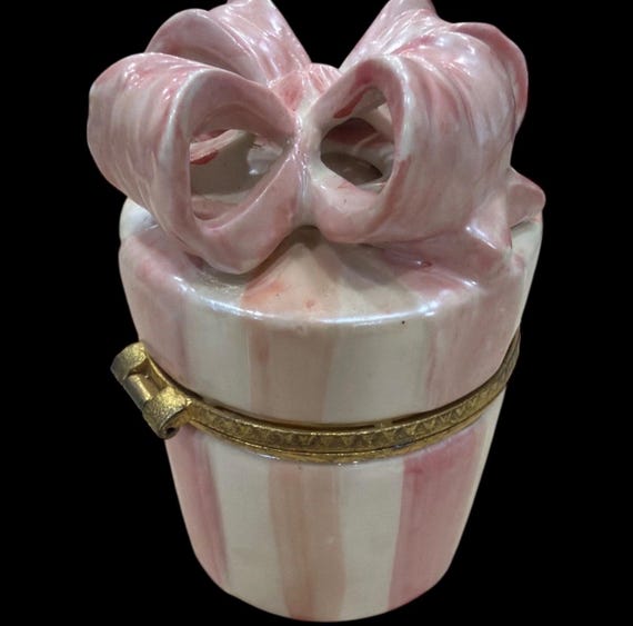 Vintage Hermitage Pottery Bow Trinket Box – Pink & White Hinged Keepsake – Romantic Vanity Decor View 3