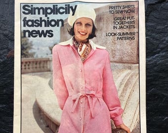 Vintage 1970s Simplicity Fashion News- February 1972 // 16 page pattern ad booklet