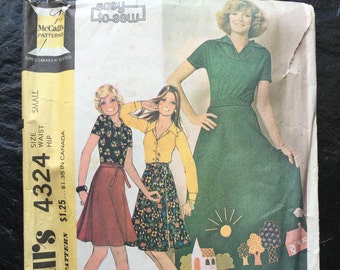 Vintage 1970s Misses' Wrap Skirt Pattern // McCall's 4324, size Small
