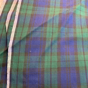 Vintage Black Watch Tartan Fabric // 4.5 yds x 45&quot; &gt; NoS no utilizado &gt; verde, azul negro plaid, blanco selvages