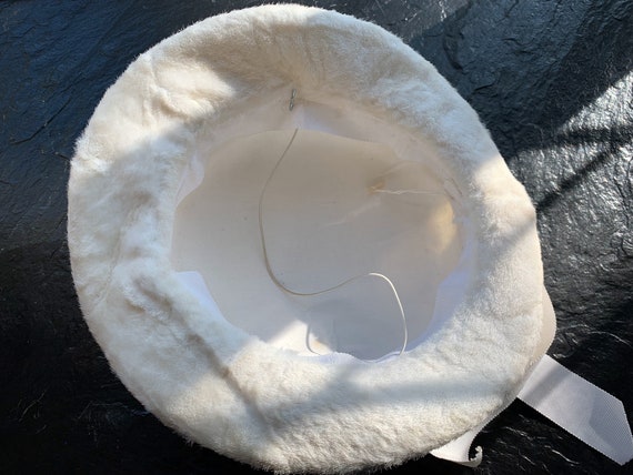 Vintage White Velvet Derby Hat // wearable size >… - image 3