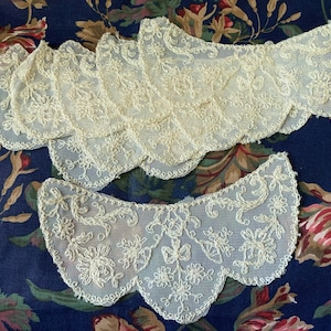 Piezas antiguas de cuello de encaje de tambor festoneado vintage (por el PAR) // 3x6.75&quot; cada una &gt; encaje de red bordado crudo &gt; Material muerto sin usar &gt; puños