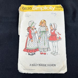 Vintage 1970s Child&#39;s Holly Hobbie Dress and Pinafore Apron in Two Lengths and Bonnet Pattern // Simplicity 6635 &gt; Size 3 &gt; prairie style