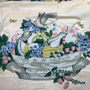 "Vintage Greff Stoffmuster ""Finizing School"" // 44x36" > Henry Ford Museum American Legcy II Design > gemalte Obstschale, Vogeltheorem."