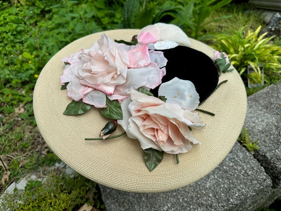 Vintage Wide Brim Straw Hat W/big Pink Cabbage Roses  display picture 1