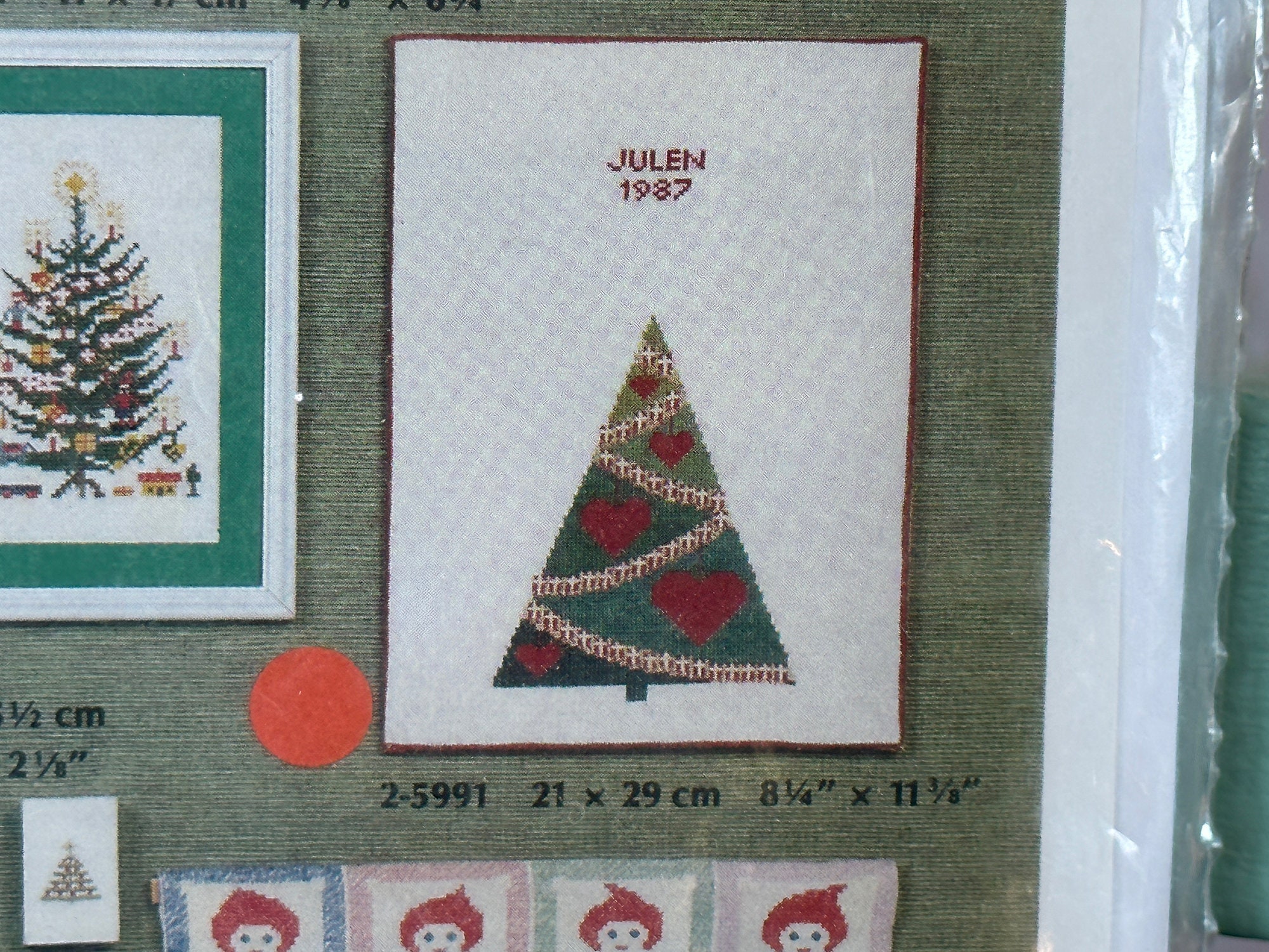 1980 年代のクリスマス ツリー刺繍キット (ハートとメタリック