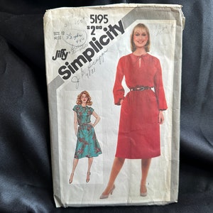 1980s Misses&#39; Jiffy Pullover Dress Pattern // Simplicity 5195 &gt; Size 12 &gt; shoulder gathers, extended shoulders, elastic waistline, pockets