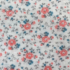 Vintage Small Print Floral Cotton Fabric // 36x45&quot; &gt; tiny flowers in pink, blue