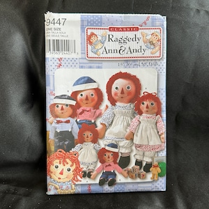 Muñecas y ropa Raggedy Ann & Andy de tamaño natural // Simplicidad 9447 > Tamaños de muñeca 15", 26" y 36" > sin usar