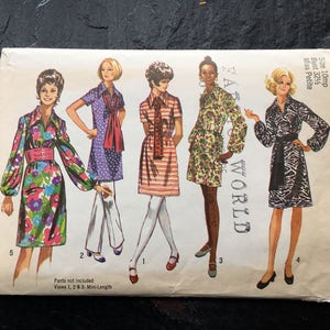 Vintageklänning från 1970-talet i två längder och skärpmönster // Simplicity 9219 > Storlek 10 mp, petite-fit > dragkedja bak, korta eller långa ärmar