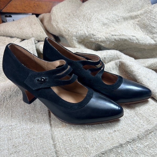 New Edwardian Reproduction Shoes // Size 8 > unused deadstock, never worn > Edwardian, black leather & suede, cut-out strap, one button