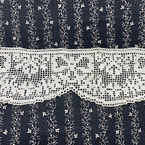Antique Vintage Filet Lace Edging- Ribbon Bows // 20x2&quot; &gt; Victorian, Edwardian, 1800s-early 1900s &gt; handmade, wide scallop