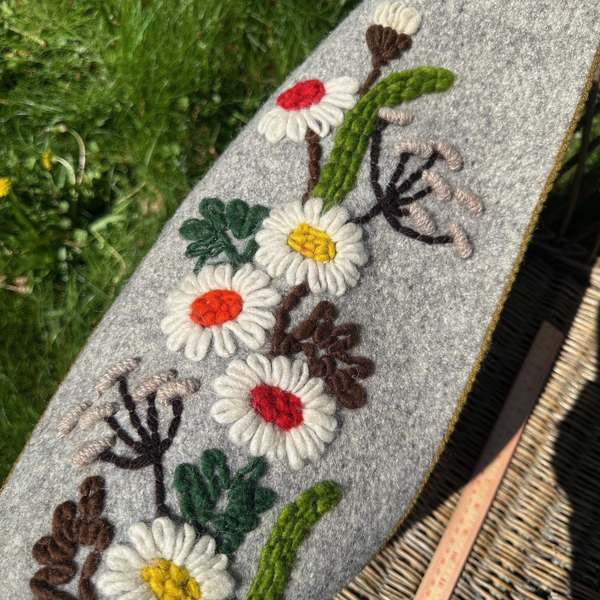Vintage 1970s Wool Flower Wall Hanging // 20.5x9