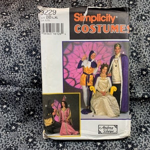Puede incluir: Patrón de costura Simplicity Costumes número 3229 para un disfraz de rey, reina y bufón. El patrón incluye instrucciones y diagramas para hacer los disfraces. El patrón es para las tallas BB, L y XL.