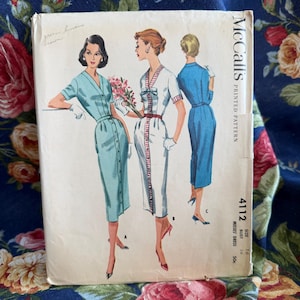 Vintage jaren 1950 jurk met knoopjes aan de voorkant // McCall's 4112 > maat 16 > ongebruikt > plooi, getailleerd model, smalle rok