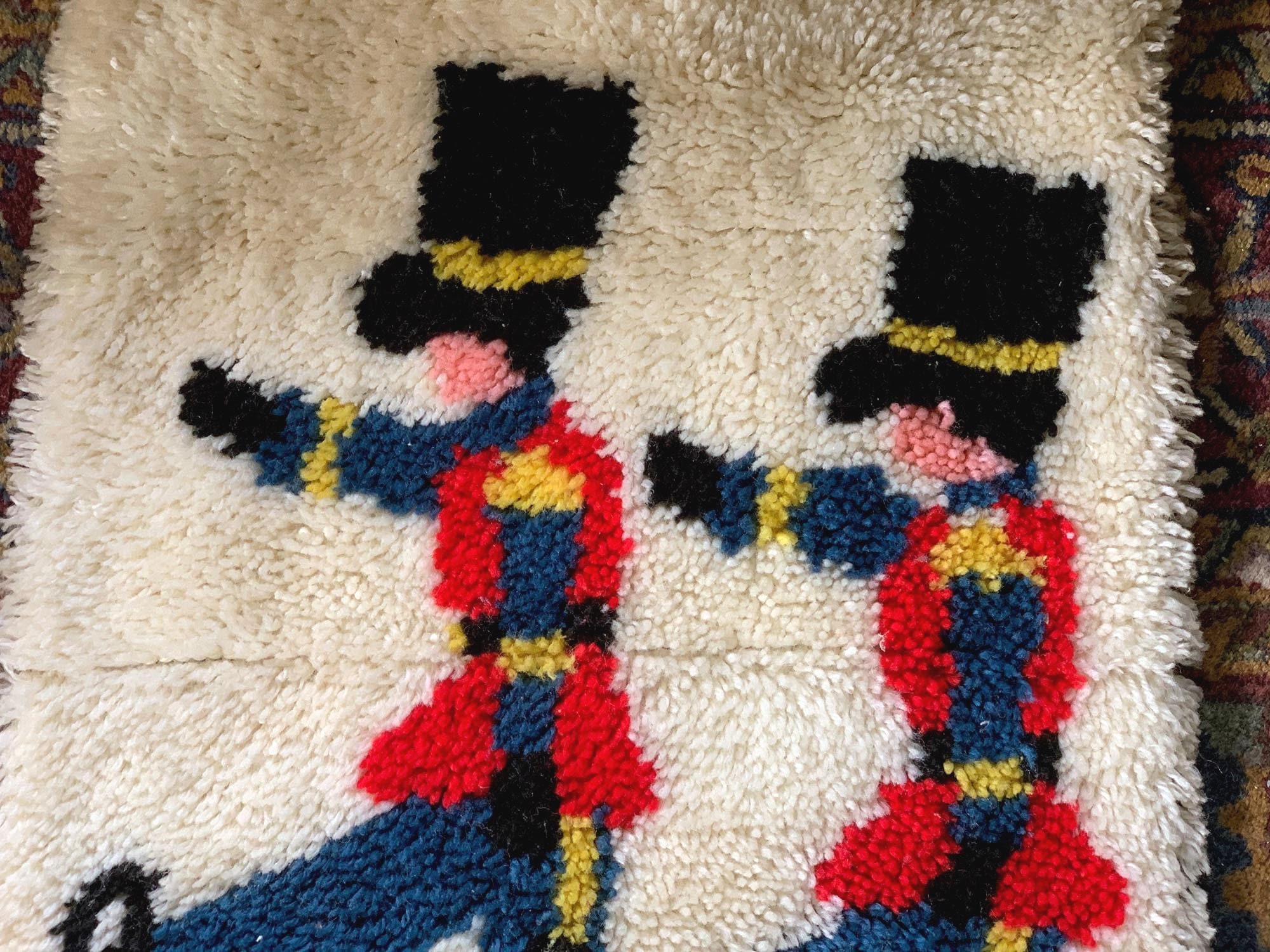 Vintage Toy Soldiers Hooked Rug, Wall Hanging // 19x26