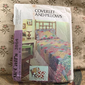 Patrón de colcha de cama y juego de almohadas de patchwork vintage de los años 70 // McCall's 3864 > Tamaño individual o matrimonial > Bloque de edredón con estrella de molinillo