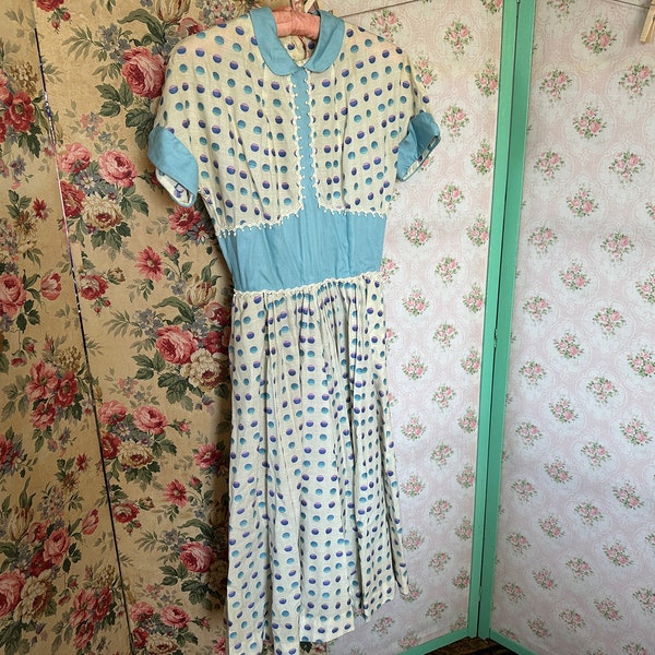 Vintage 1940s-1950s Ombre Polka Dot Cotton Dress // Small > Doris Dodson Juniors label > blue, purple, white, lace trim, Peter Pan collar