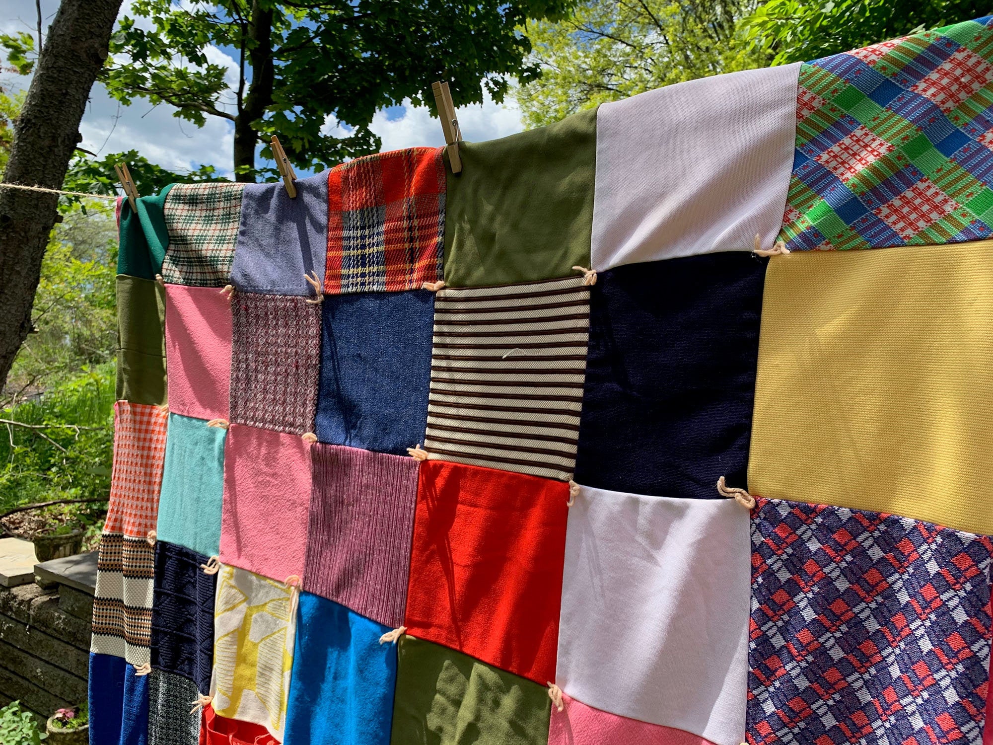 Vintage 1960s-1970s Tied Polyester Knit Quilt // 48x60