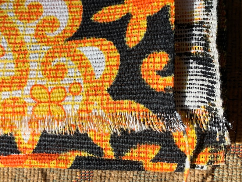 Vintage Bright Orange /& Black Paisley Textured Fabric 94x45 Unused canvas decorator weight cotton