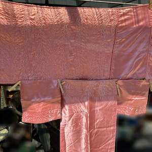 Vintage Pink Embroidered Satin Boudoir Set // X long pillow sham, tiny pillow covers, dresser scarf &gt; bedroom, Hollywood glam 1930s-1940s