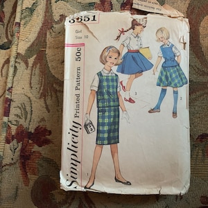 Vintage 1960s Muster Oberteil, Blouse, Röcke //Silhouette 3651 &gt; Mädchen-Größe 10 &gt; schmaler oder ausgestellter Tellerrock &gt; Brownie Kamera illust.