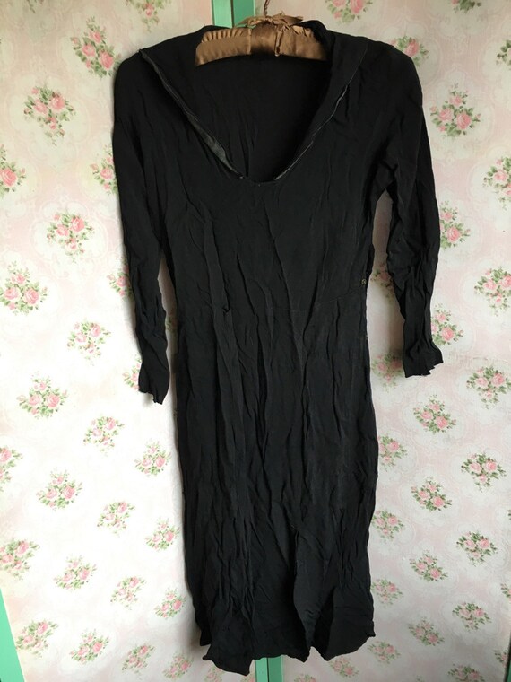 Vintage 1920s-1930s Black Crepe Dress with Side S… - image 4