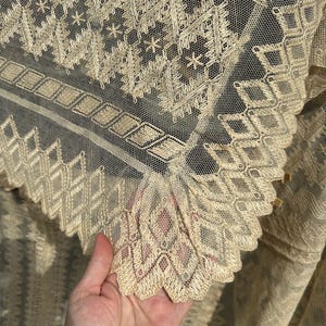 Antique Darned Net Lace Bedcover & 2 Layover Shams // 68x76&quot;, 29x38&quot; &gt; handmade bedspread pillow covers, linen thread, netting &gt; 1800s-1900s