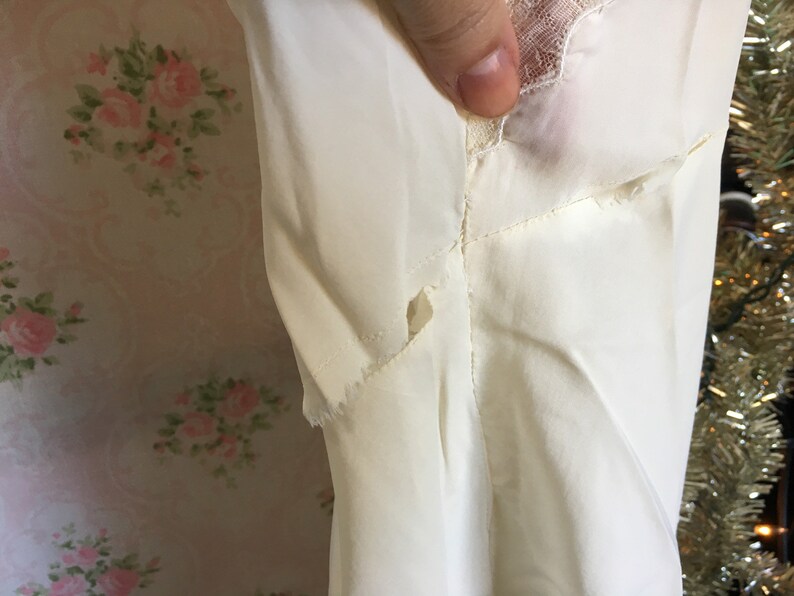 adjustable straps as is Vintage Nylon Full Slip S-M lace