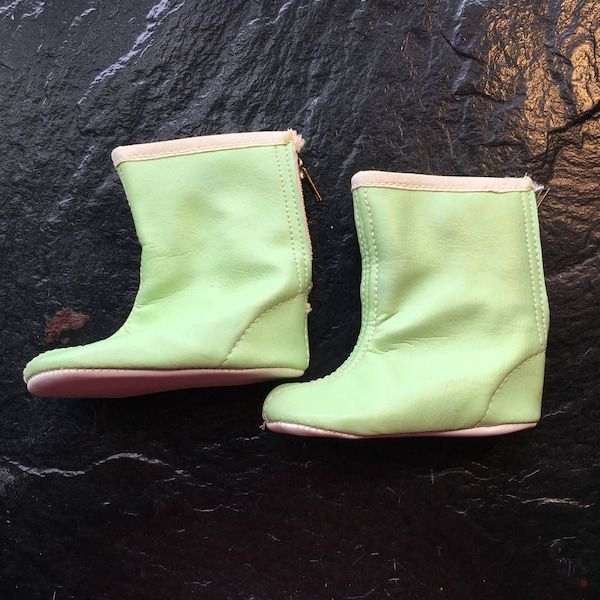 Vintage 1950s Pair Mint Green Vinyl Booties- Toddler, Child Shoes // Size 1 > metal zipper backs, white piping and soles