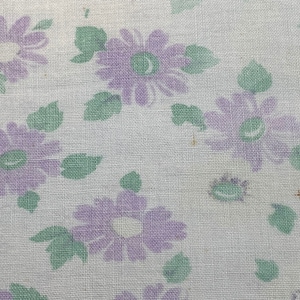 Vintage Faded Cotton Feedsack Fabric // 39x39&quot; &gt; well worn, faded purple flowers- super soft