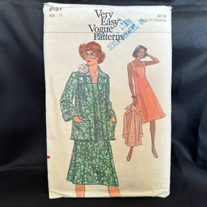 以下が含まれることがあります： ドレスとジャケットのヴィンテージソーイングパターン。パターンはサイズ10で、ベリーイージーヴォーグパターン製。パターンは、花柄のドレスとジャケット用。パターンは2.50ドルです。