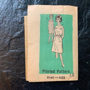Antique Vintage 1960s Misses Sleeveless Dress with Big Pockets // Mail Order 9140 &gt; Size 14 &gt; shift, optional belt, beach cover-up, classic