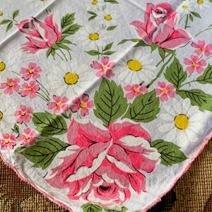Vintage Pink Roses & White Daisies Printed Handkerchief // 13&quot; sq &gt; long stem pink roses, daisies, scalloped edge, flowers, floral