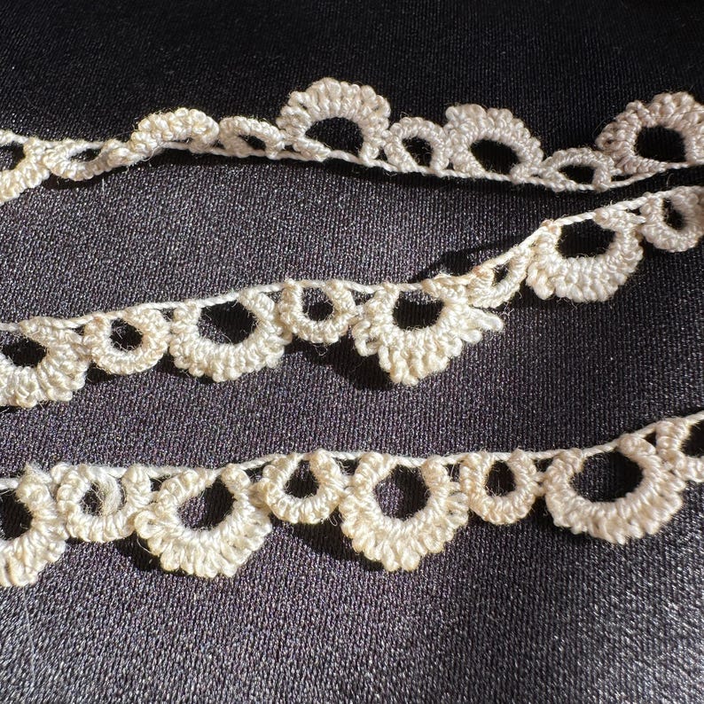 Antique Vintage Double Loop Scallop Lace Edging // 68