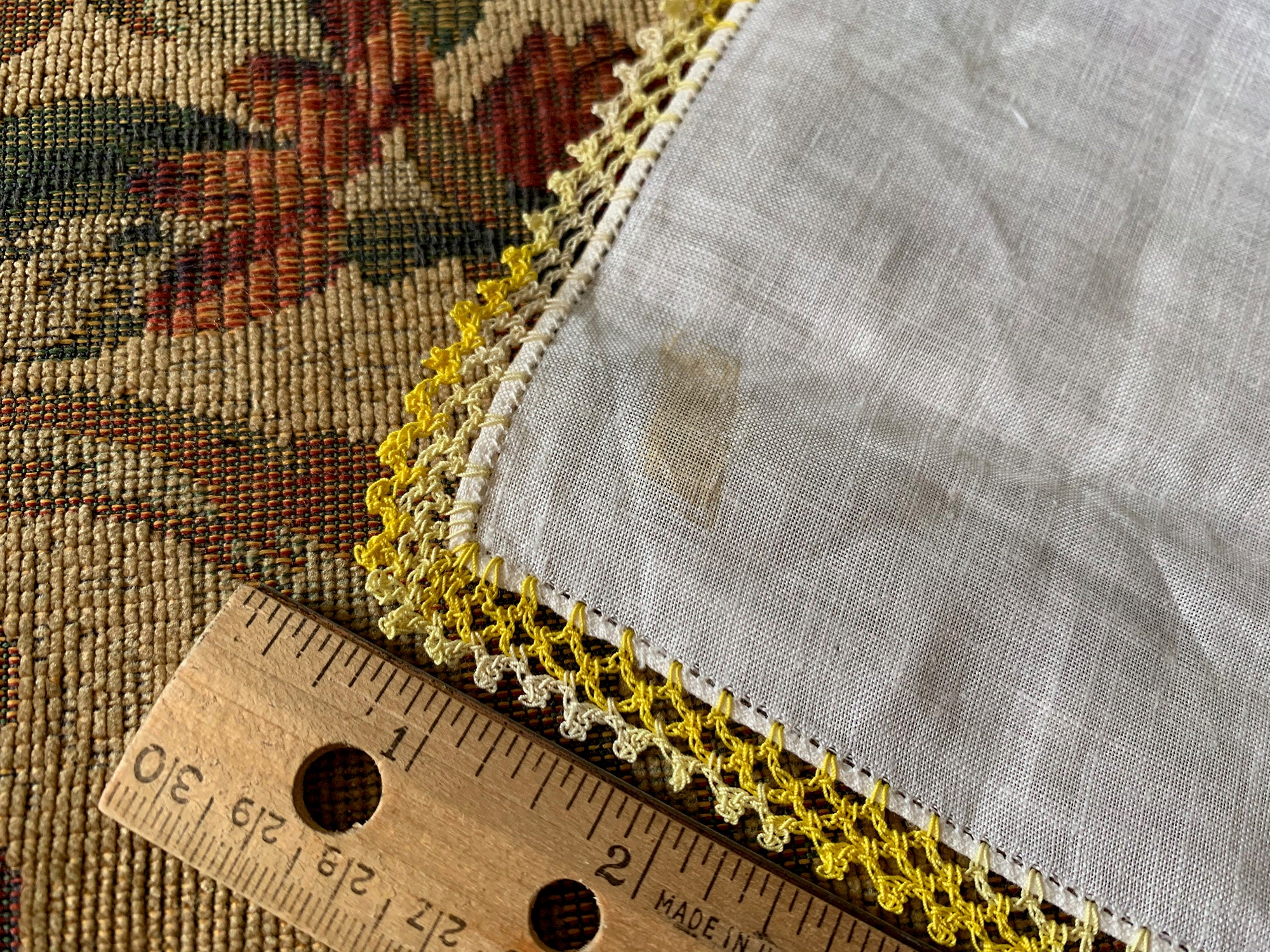 ヴィンテージ いたずらなクリノリン ガール ハンカチ // 12 インチ平方