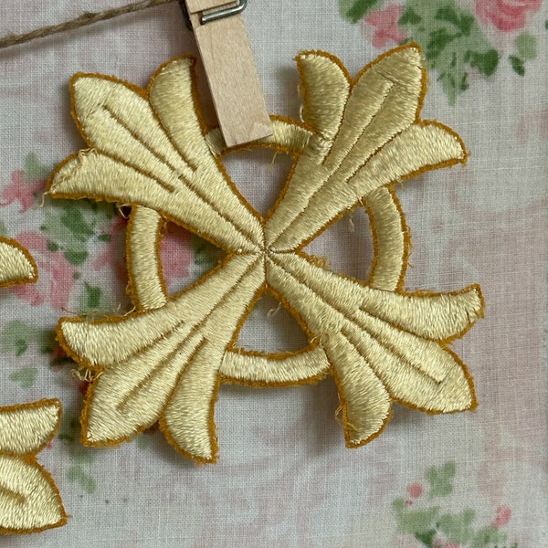 Vintage Gold Embroidered Religious Cross Appliqué // 4.25" > religious, ecclesiastical, vestment, Fleury, Flory, Fleur de Lis, trefoil