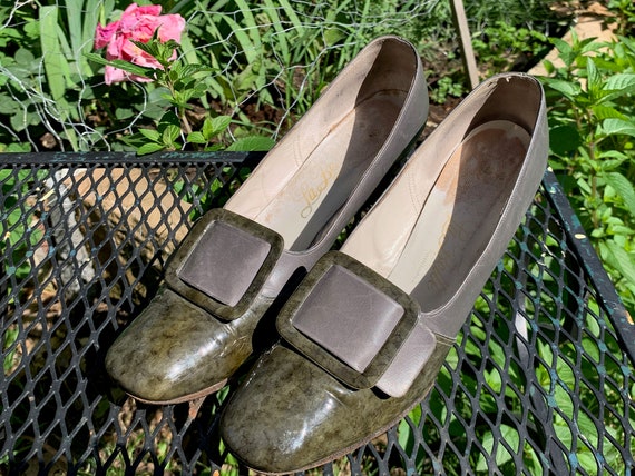 Vintage 1960s Olive Green & Grey Shoes by La Bell… - image 4