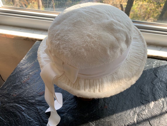 Vintage White Velvet Derby Hat // wearable size >… - image 2