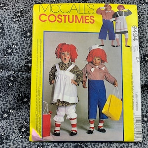Padrão de fantasia Raggedy Ann & Andy para meninos e meninas // McCall's 9494 > Tamanho infantil 2-4 > vestido, macacão, calções, calças, avental, chapéu