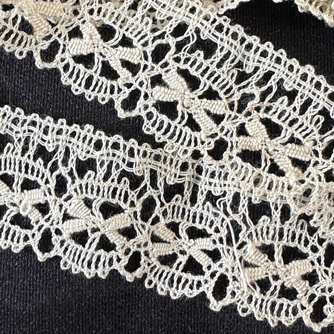 Vintage Heirloom Bobbin Lace Edging Trim // 28.5x3/4