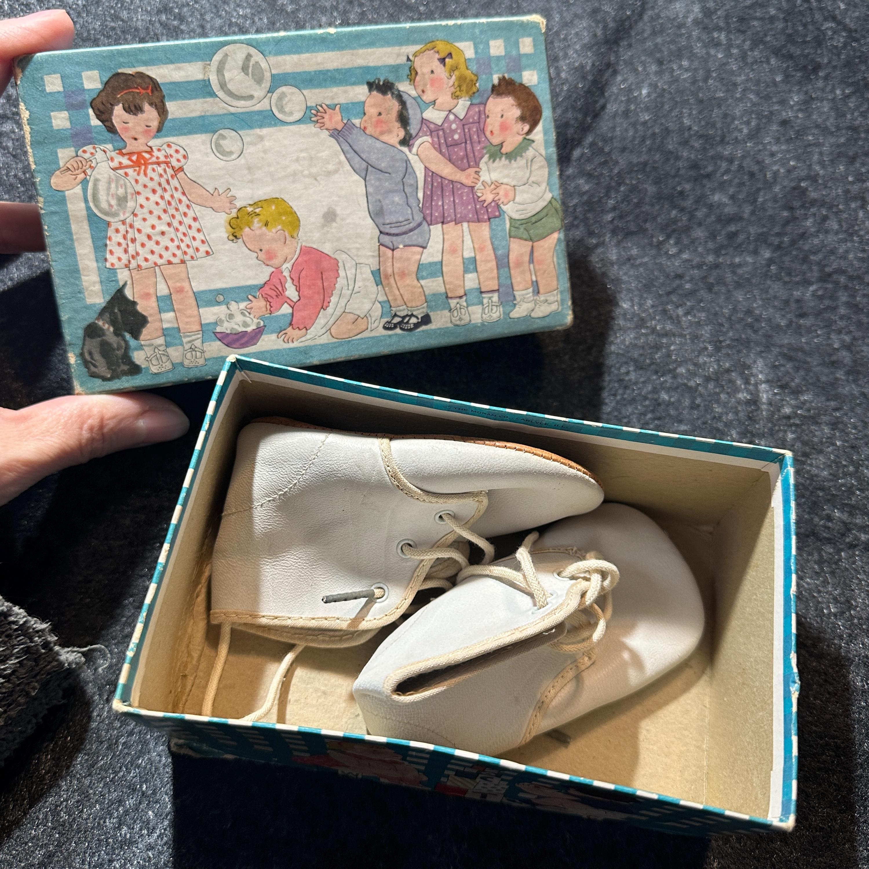 Antique Vintage 1930s Bouncing Baby Shoe Box & Shoes // 4