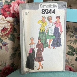 Peut inclure: Un patron de couture Simplicity 8244 vintage pour robes de femmes. L'enveloppe du patron présente des illustrations de différents modèles de robes, dont des modèles épaules nues et à jupes à volants. Taille 14.