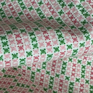 Tkanina Vintage Feedsack - Różowa i zielona Tiny Star Xs // 42x36" > worek bawełniany, gęsty geometryczny wzór imitujący krzyżyk